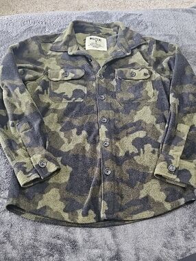 Bailey's Point Olive Green & Black Camo Button-Up Shirt Jacket